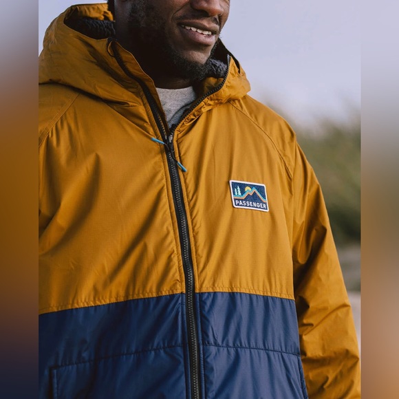 Two-Tone Hooded Dressing Robe - Picture 4 of 6